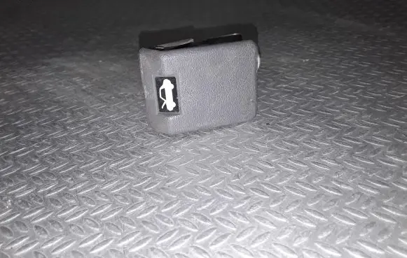 Engine bonnet (hood) release handle