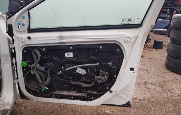 Volvo V40 Front door
