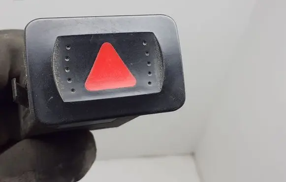 Volkswagen Golf IV Hazard light switch 1J0953235C