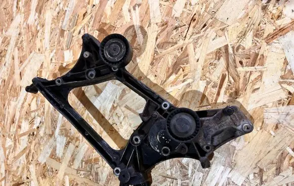 Mercedes-Benz C W204 Generator/alternator bracket A651201 GD01549
