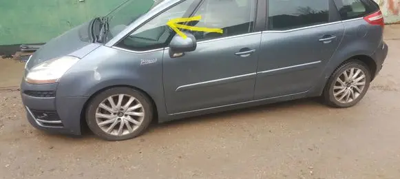 Citroen C4 I Picasso Front triangle window/glass 
