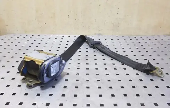 Audi A6 S6 C5 4B Rear seatbelt 4B9857805C