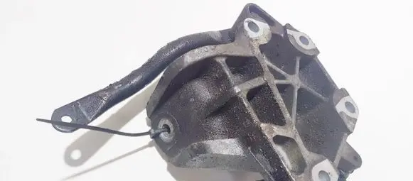 Lexus IS 220D-250-350 Engine mounting bracket