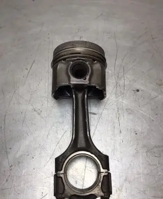 Mercedes-Benz Sprinter W901 W902 W903 W904 Piston with connecting rod 89L21 MO31