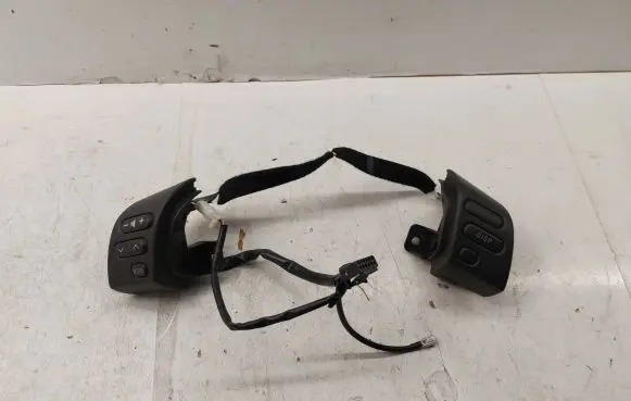 Toyota Corolla Verso AR10 Steering wheel buttons/switches 8425064020B0