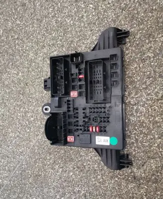 Opel Insignia A Fuse module 22737768