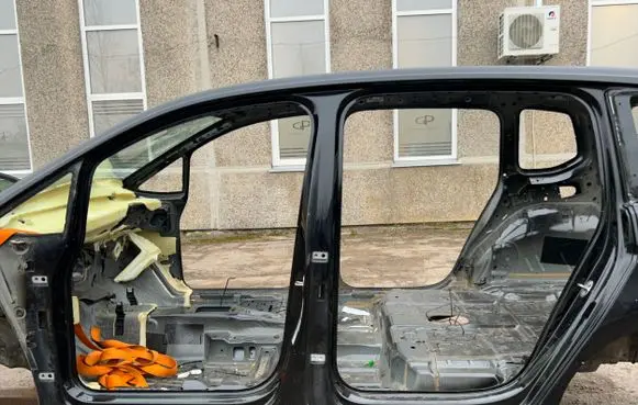 Volkswagen Touran III Pillar (middle) 
