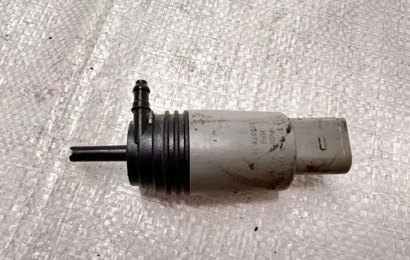 BMW 5 E60 E61 Windscreen/windshield washer pump 6934159