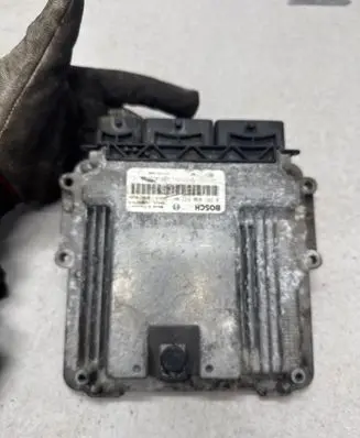 Renault Master III Engine control unit/module 0281030577 23710220 2371024R