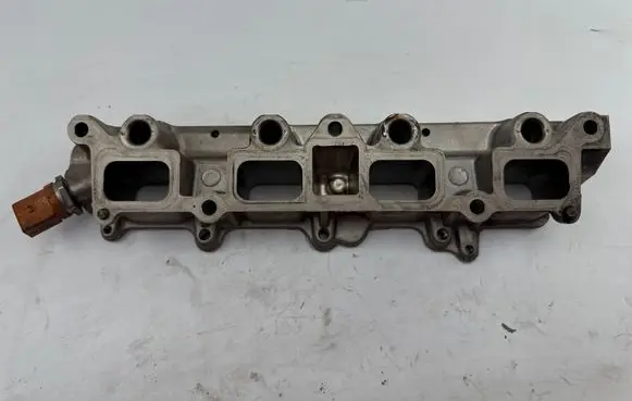 Volkswagen PASSAT B7 Intake manifold 3139778
