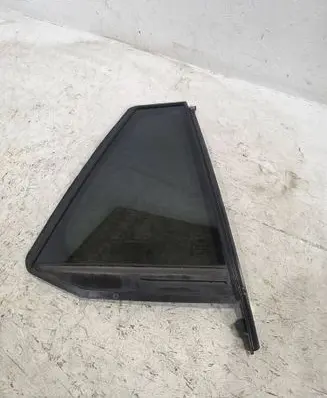 BMW 5 G30 G31 G38 Rear vent window glass 7336996 7387460