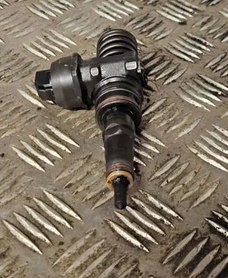 Volkswagen PASSAT B5.5 Fuel injector 0414720214