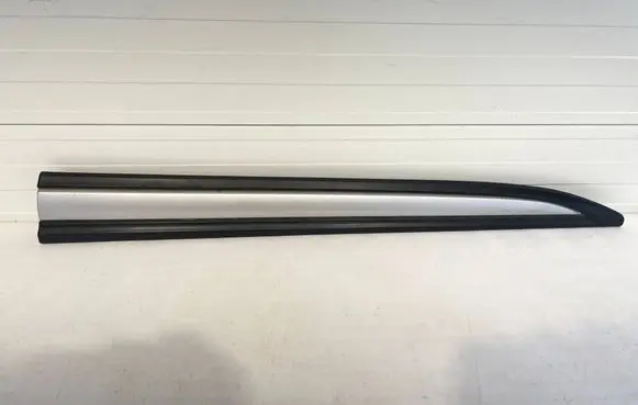 Mitsubishi Outlander Front door trim (molding) 5727A404