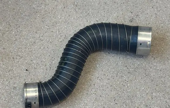 BMW 4 F32 F33 Intercooler hose/pipe 8573762
