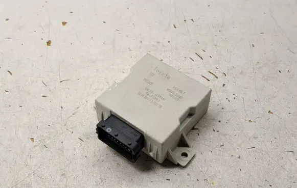 Toyota Avensis T250 Window wiper relay 8594005040