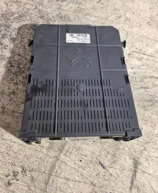 Peugeot 307 Fuse module 9660105980 281148373A
