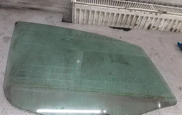 Fiat Idea Front door window glass four-door