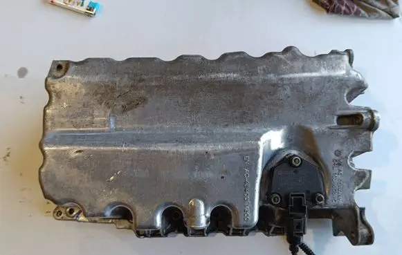 Volkswagen Touran III Oil sump 04L103603C