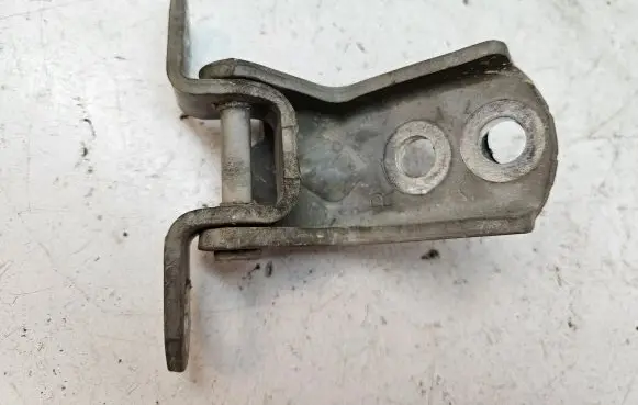 Nissan Note (E11) Front door upper hinge