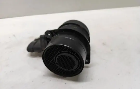 Volkswagen Touran I Mass air flow meter 074906461B 0281002461