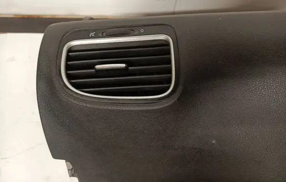 Volkswagen Golf VI Dashboard 5K1858295E