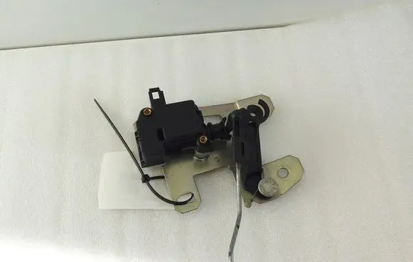 Volkswagen Touareg I Tailgate boot lock/latch motor 7L6827425A
