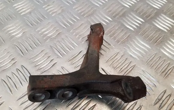 Toyota Land Cruiser (J120) Engine mounting bracket
