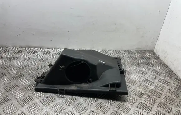 BMW 1 E81 E87 Air filter box cover 70315899