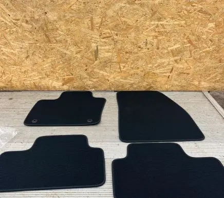 Volvo XC40 Car floor mat set 32357638 100922279
