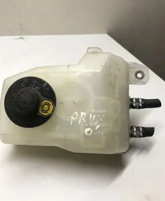 Toyota Prius (XW20) Brake fluid reservoir 