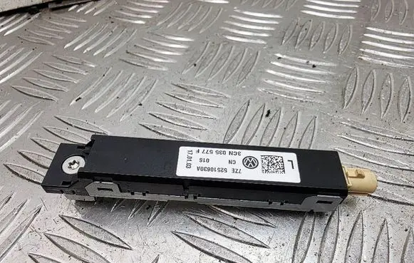 Volkswagen Atlas Aerial antenna amplifier 3CN035577F