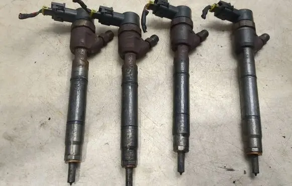 Hyundai ix20 Fuel injectors set 0445110320