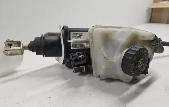 Mercedes-Benz E W211 Master brake cylinder A0004300312
