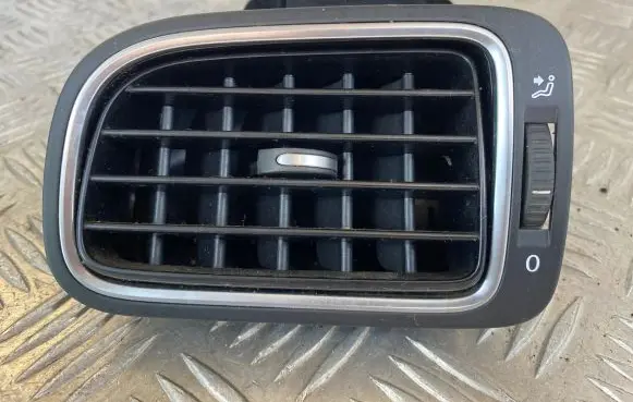 Volkswagen Cross Polo Dashboard side air vent grill/cover trim 6RF819703A 03032011 VW250