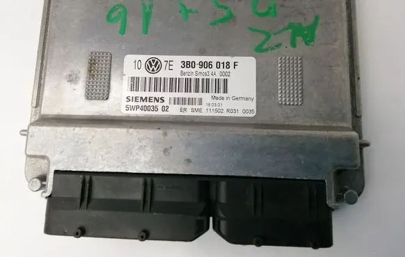 Volkswagen PASSAT B5 Engine control unit/module 3B0906018F 5WP4003502