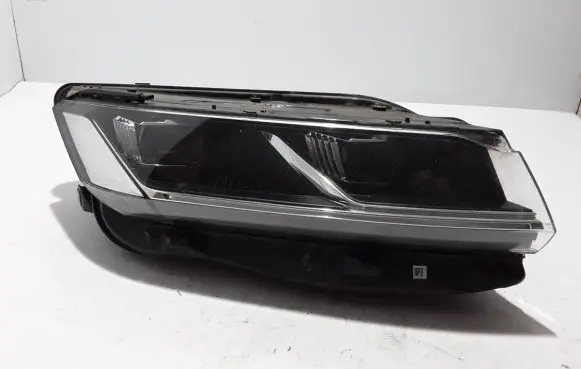 Volkswagen Touareg III Headlight/headlamp 761941036