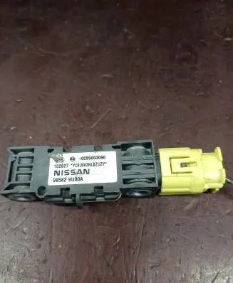 Nissan Note (E11) Airbag deployment crash/impact sensor 985829U00A 102627 0285003060