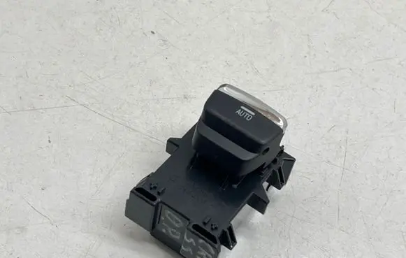 Subaru Crosstrek III Electric window control switch 83071FN20A