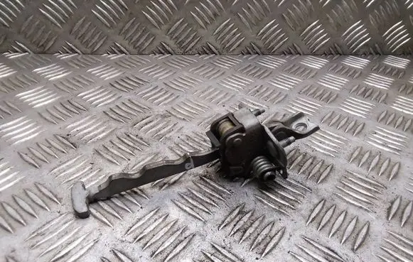 Opel Vectra C Front door check strap stopper