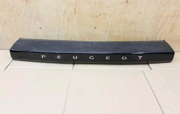 Peugeot 2008 II Tailgate trim 98338259 GE0051241