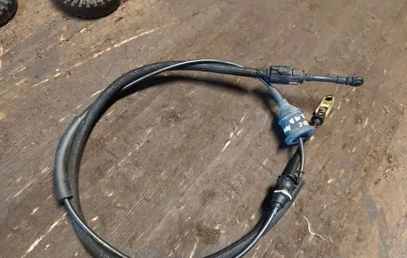 Chrysler 300 - 300C Gear shift cable linkage 04779424AC