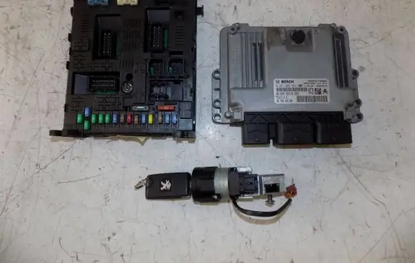 Peugeot RCZ Engine ECU kit and lock set 9676643580 9666895380 0261S06621
