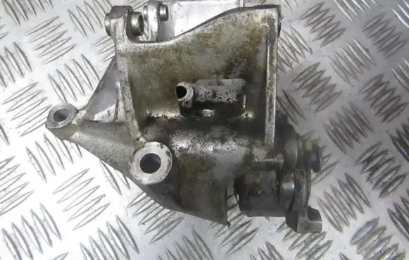 Land Rover Freelander Engine mounting bracket