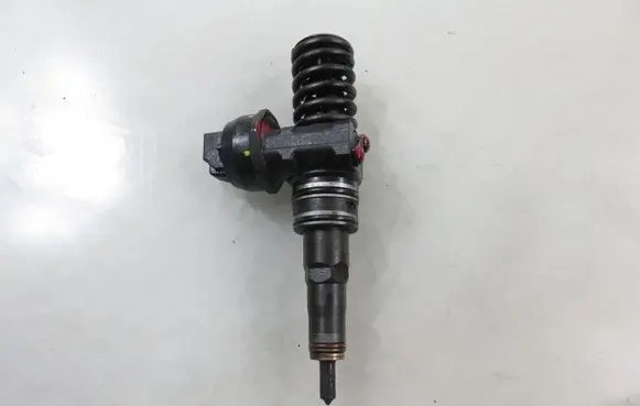 Volkswagen Golf Plus Fuel injector 0414720215 038130073AG