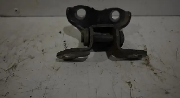 Toyota Avensis T250 Front door lower hinge 