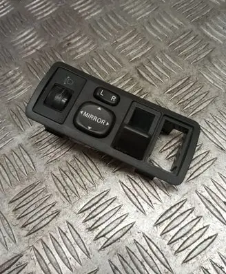 Toyota Corolla Verso E121 Wing mirror switch 183574