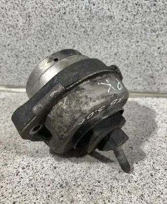 BMW X5 E53 Engine mount bracket 675844402