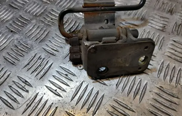 Audi TT TTS Mk2 Front door lower hinge 8J0831411