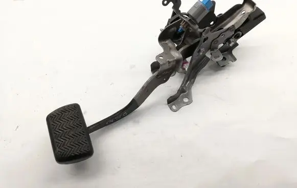 Toyota Yaris XP210 Brake pedal 0265012547