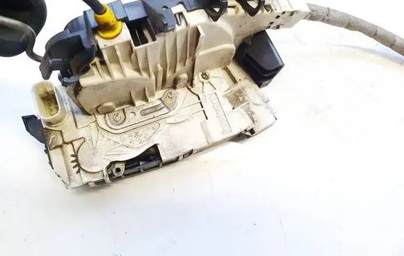 Mercedes-Benz C AMG W204 Front door lock a2047201235